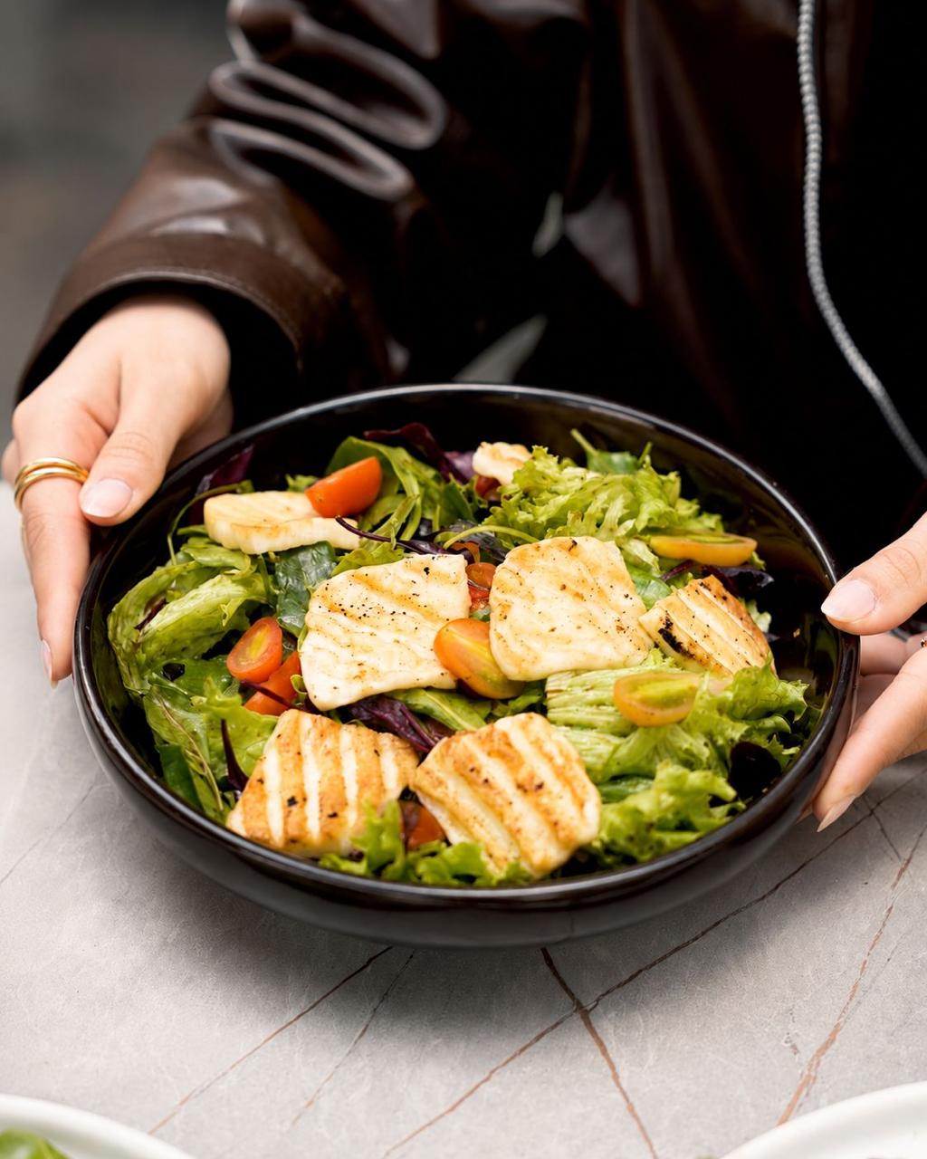 HALLOUMI SALAD